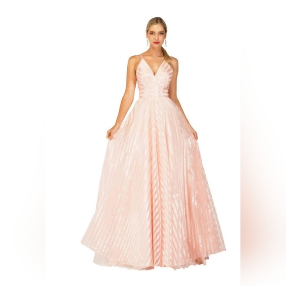 Elegant light Pink Halter Evening Gown - Picture 4 of 10